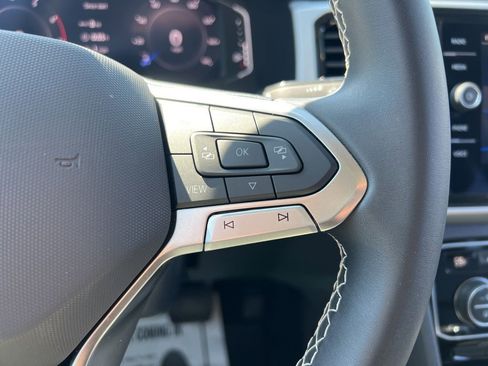 Used 2023 Volkswagen Atlas SE w/ Panoramic Sunroof Package image 18