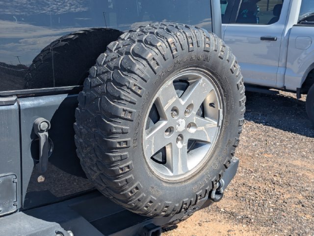 Used 2017 Jeep Wrangler Unlimited Rubicon w/ Connectivity Group AWD/4WD image 11