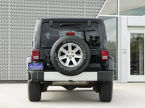 Used 2013 Jeep Wrangler Unlimited Sahara w/ Dual Top Group image 24