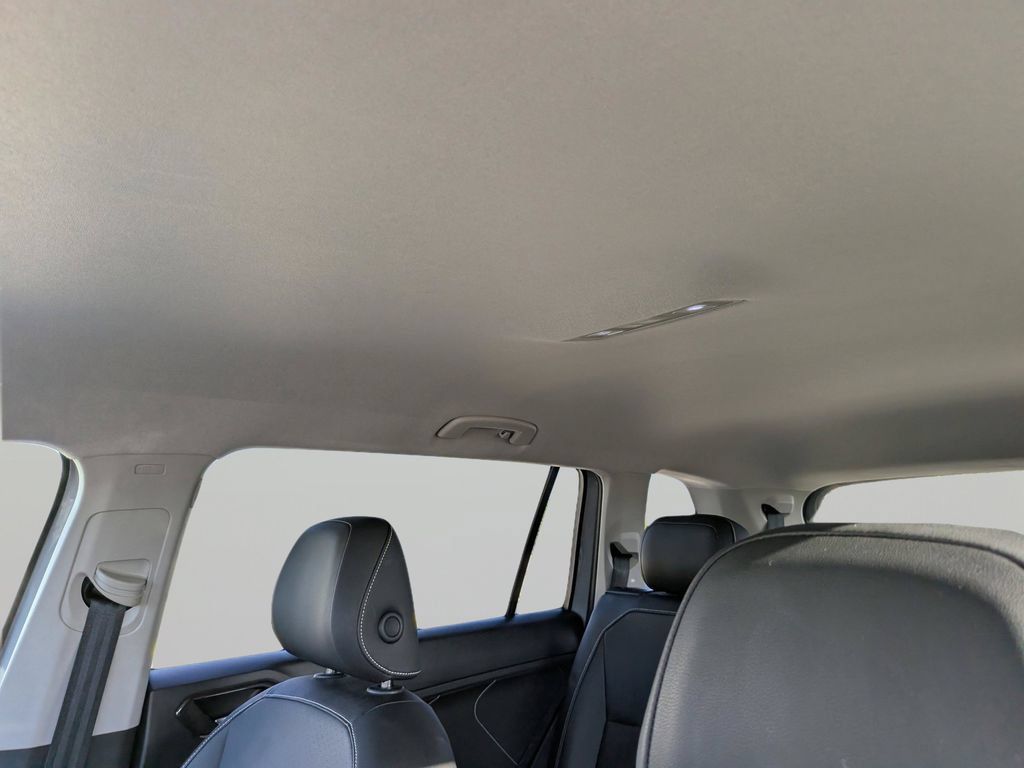 Certified 2023 Volkswagen Tiguan SE FWD image 17