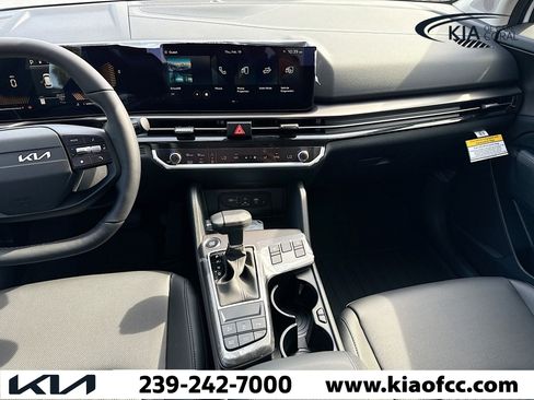 New 2026 Kia Sportage EX FWD image 16