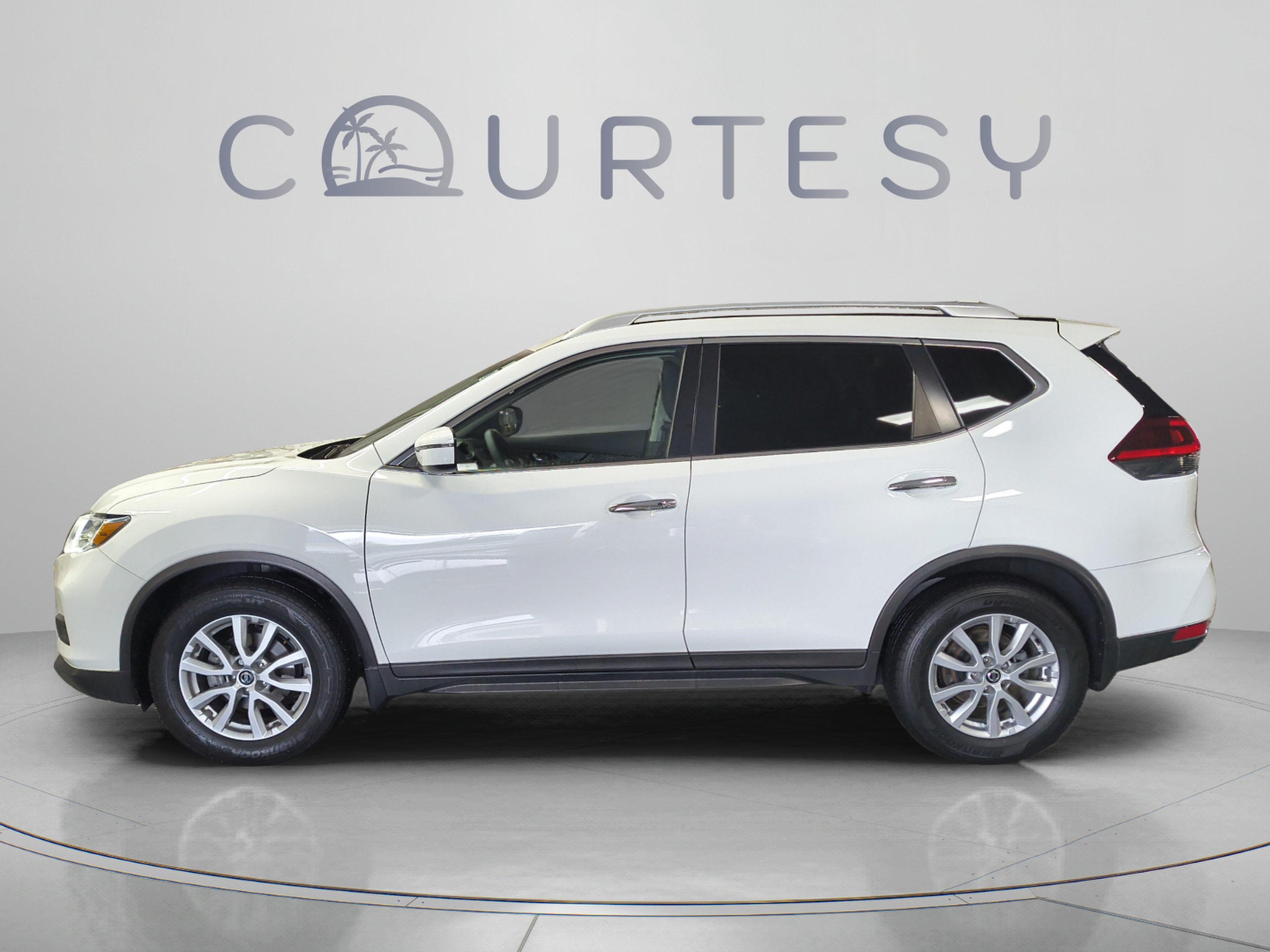 Certified 2020 Nissan Rogue SV FWD image 2