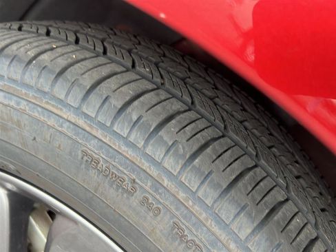 Used 2020 Toyota Yaris LE image 9