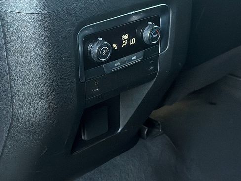 Used 2025 Chevrolet Suburban LT AWD/4WD image 29