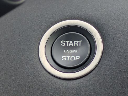 Certified 2025 Land Rover Range Rover Evoque S image 17