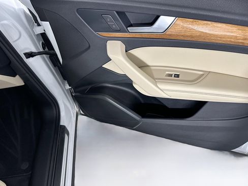 Used 2021 Audi Q5 Premium Plus w/ Premium Plus Package image 31