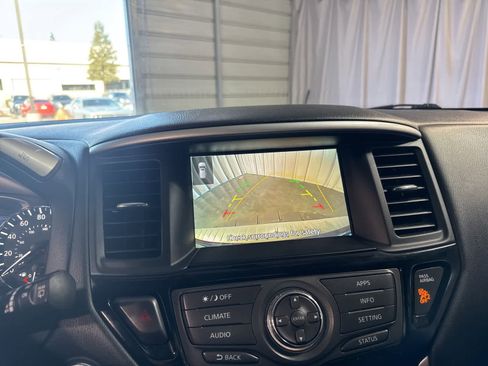 Used 2020 Nissan Pathfinder S image 27