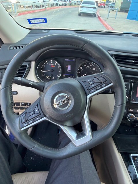 Used 2018 Nissan Rogue SV FWD image 17