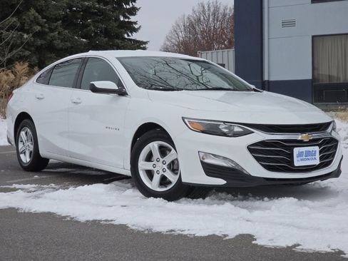 Used 2024 Chevrolet Malibu LT image 2
