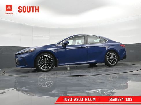 Used 2025 Toyota Camry XLE image 42