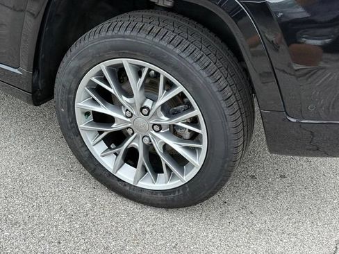 Used 2023 Jeep Grand Cherokee Summit AWD/4WD image 9