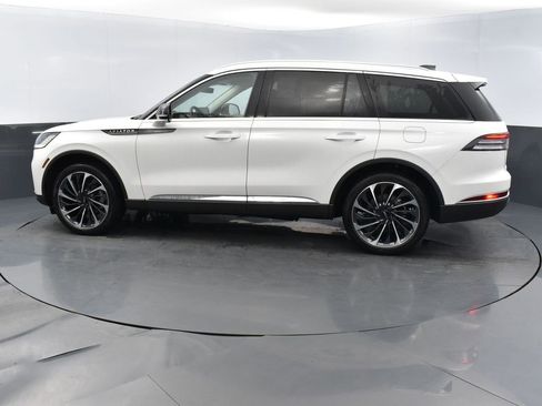 New 2025 Lincoln Aviator Reserve w/ Equipment Group 201A image 2