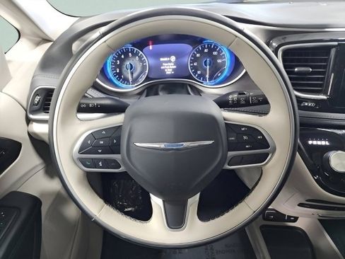 Used 2017 Chrysler Pacifica Limited w/ UConnect Theater Package image 28