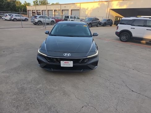 Used 2025 Hyundai Elantra SEL FWD image 5