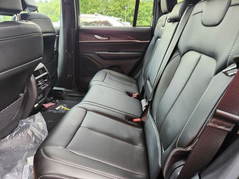 New 2025 Jeep Grand Cherokee Limited image 26