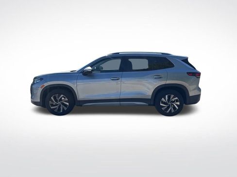 Used 2025 Volkswagen Tiguan S image 8