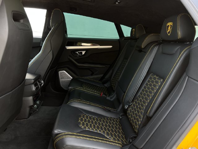 Used 2020 Lamborghini Urus AWD/4WD image 23