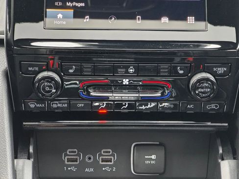 New 2025 Jeep Grand Cherokee Altitude image 17