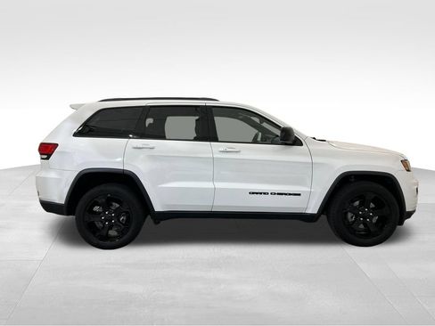 Used 2018 Jeep Grand Cherokee Laredo AWD/4WD image 7