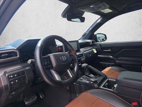 Used 2025 Toyota Tacoma TRD Sport AWD/4WD image 9