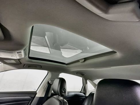 Certified 2023 Volkswagen Jetta SE w/ Panoramic Sunroof Package FWD image 21