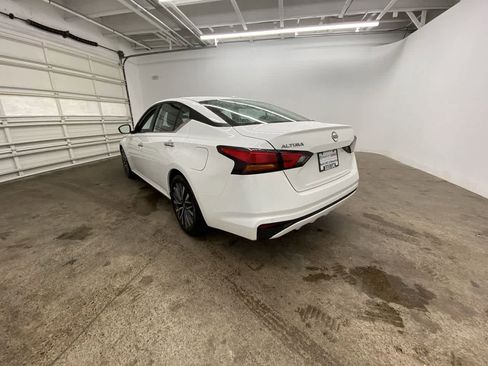 Used 2025 Nissan Altima 2.5 SV image 4