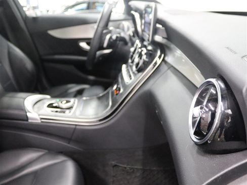 Used 2018 Mercedes-Benz C 300 4MATIC Sedan image 33