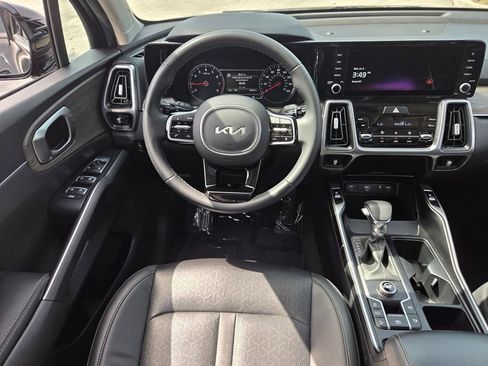 Used 2023 Kia Sorento EX w/ Panoramic Sunroof Package FWD image 12