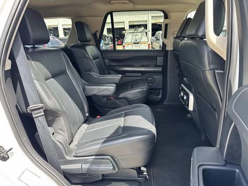 Used 2023 Ford Expedition XLT AWD/4WD image 12