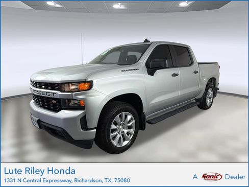 Used 2020 Chevrolet Silverado 1500 Custom w/ Custom Value Package AWD/4WD image 1