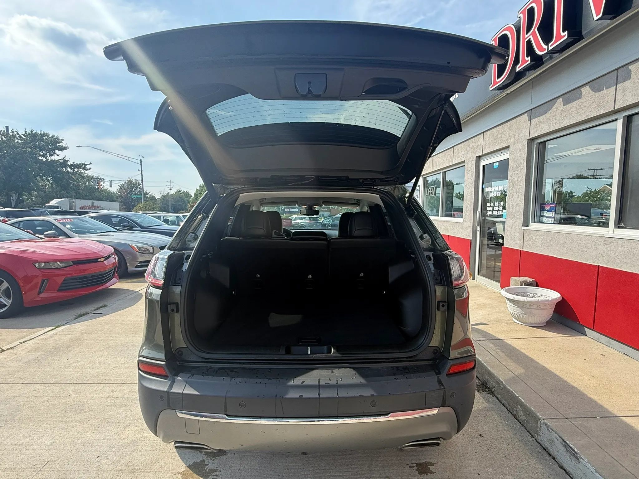 Used 2019 Jeep Cherokee Limited AWD/4WD image 19