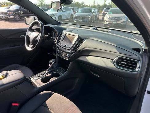 Used 2022 Chevrolet Equinox RS w/ LPO, Floor Liner Package AWD/4WD image 31