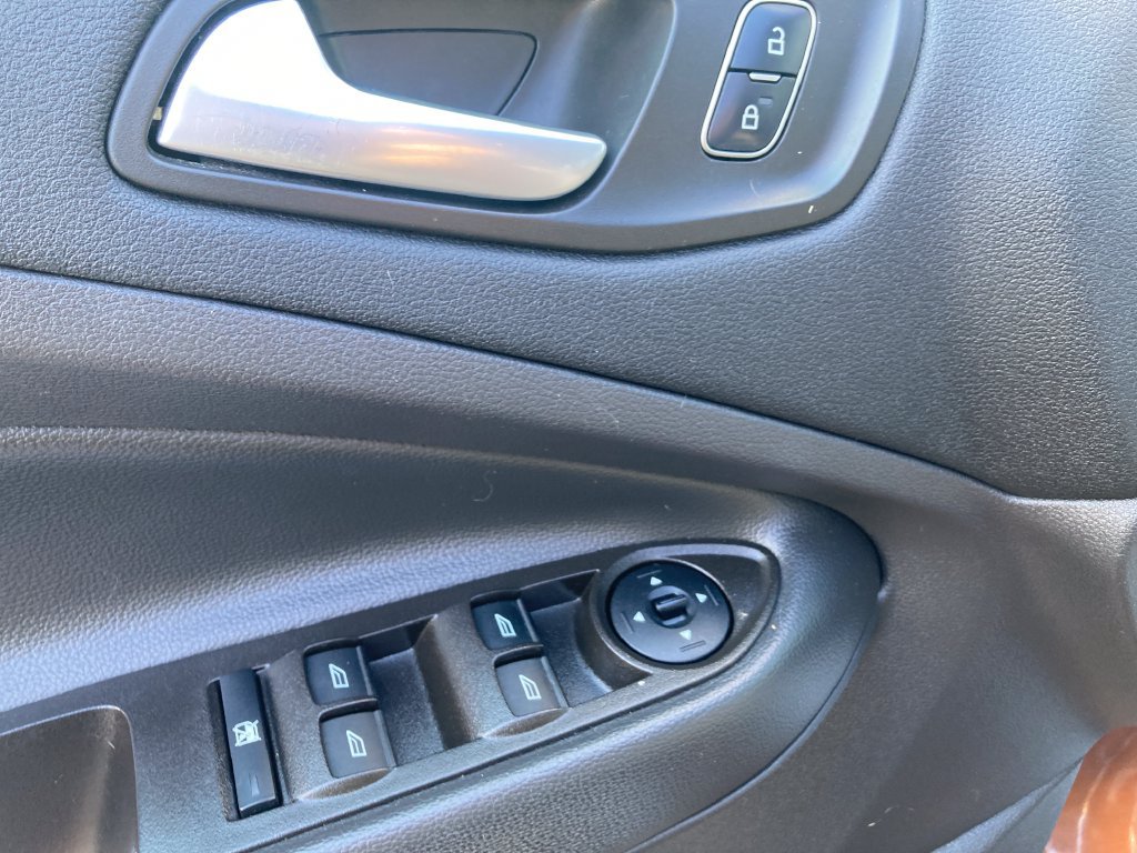 Used 2017 Ford Escape SE w/ SE Cold Weather Package AWD/4WD image 14