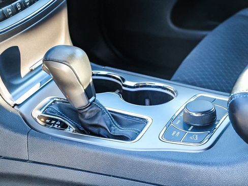 Used 2018 Jeep Grand Cherokee Laredo image 22