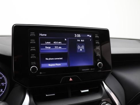 Used 2022 Toyota Venza LE image 17