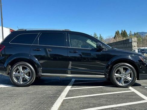 Used 2017 Dodge Journey Crossroad image 3