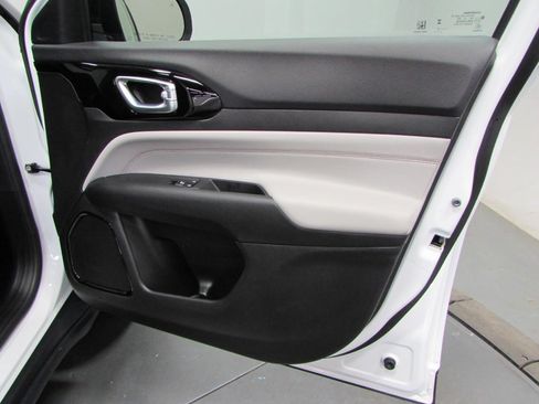 Used 2023 Jeep Compass Limited w/ Elite Group AWD/4WD image 16