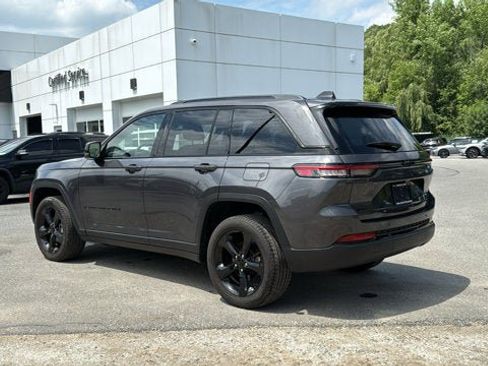 Certified 2023 Jeep Grand Cherokee Limited w/ Black Appearance Package AWD/4WD image 8