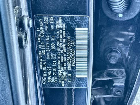Used 2024 Hyundai Venue SEL FWD image 29
