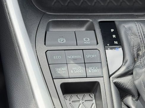 Used 2023 Toyota RAV4 LE image 17