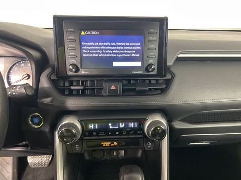 Used 2022 Toyota RAV4 XLE image 21