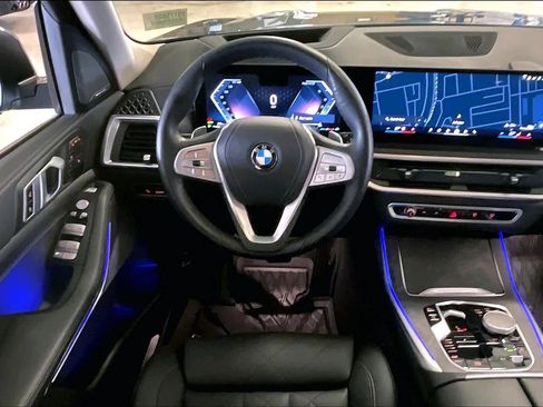 Certified 2025 BMW X7 xDrive40i image 5
