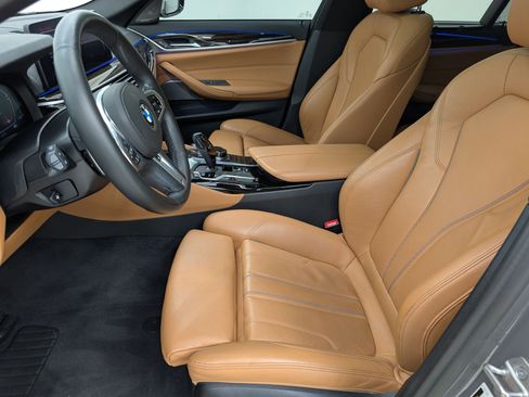 Used 2021 BMW 540i w/ Executive Package image 5