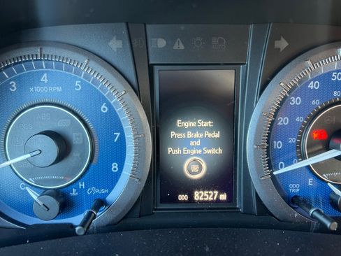 Used 2015 Toyota Sienna Limited image 19