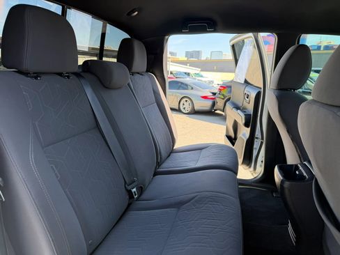 Used 2019 Toyota Tacoma TRD Sport w/ Technology Package AWD/4WD image 14