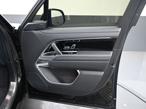 Used 2023 Land Rover Range Rover SE image 9