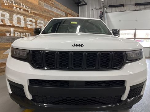 New 2025 Jeep Grand Cherokee L Altitude image 9