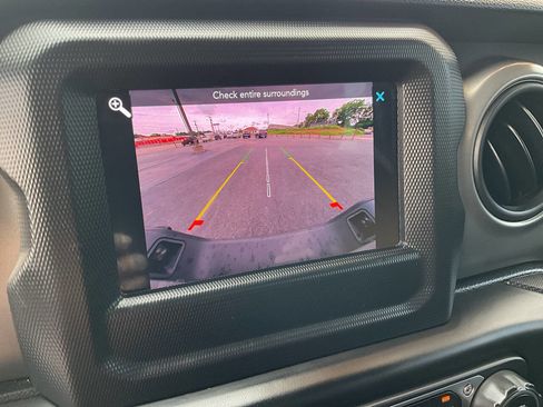 Used 2021 Jeep Gladiator Sport AWD/4WD image 11