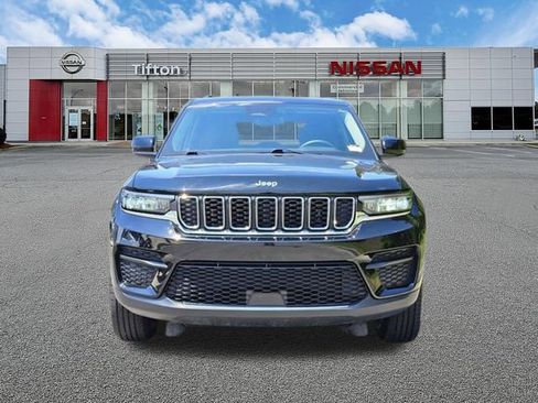 Used 2023 Jeep Grand Cherokee Laredo AWD/4WD image 2