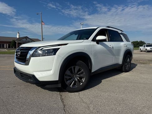 Used 2024 Nissan Pathfinder SV FWD image 1